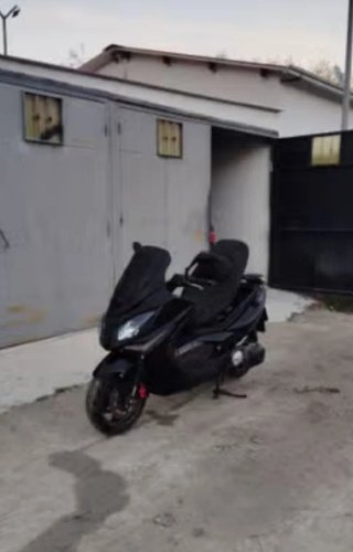 Maxi Scooter Negra Automática