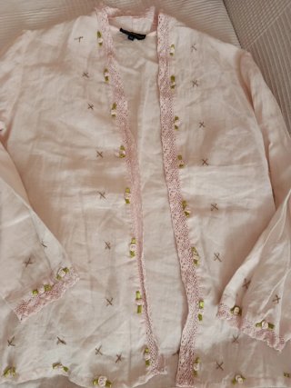 Camisa romántica blanca con detalles