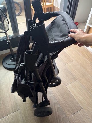 Carrito de bebé gris