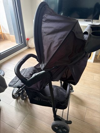 Carrito de bebé gris