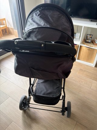 Carrito de bebé gris