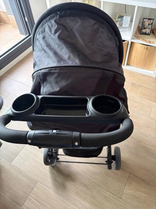 Carrito de bebé gris