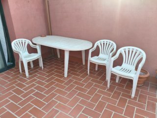 Mesa de jardín de plástico + 6 sillas