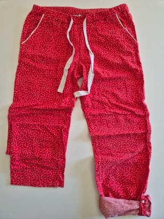Pantalón pijama rojo con puntos blancos