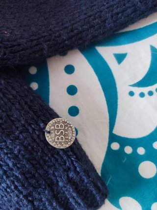 Jersey BSB Jeans cuello alto azul y rojo