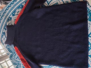 Jersey BSB Jeans cuello alto azul y rojo
