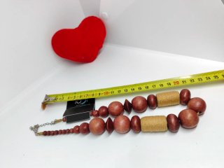 Collar de cuentas de madera