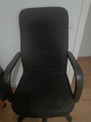 Silla de oficina negra