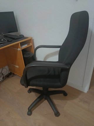 Silla de oficina negra