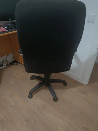 Silla de oficina negra