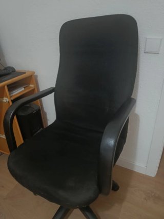 Silla de oficina negra