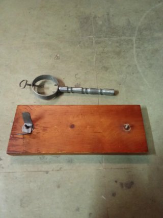 Jamonero de madera y metal