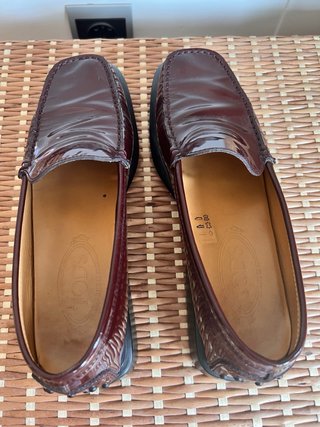 Mocasines Tod's charol burdeos