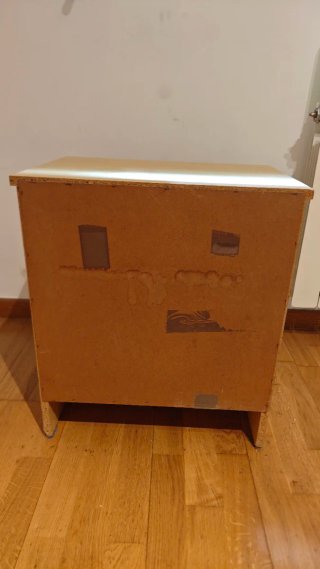 Mesita de noche de madera