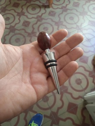 Tapón de vino con diseño de madera