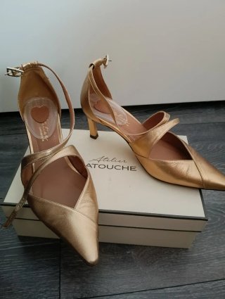 Zapatos dorados Atelier Latouche
