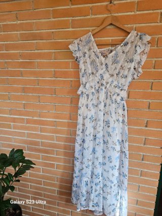 Vestido floral blanco y azul Stradivarius Talla L