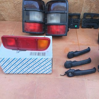 Faros, consolas y manetas Nissan Terrano 2