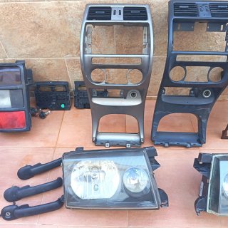 Faros, consolas y manetas Nissan Terrano 2