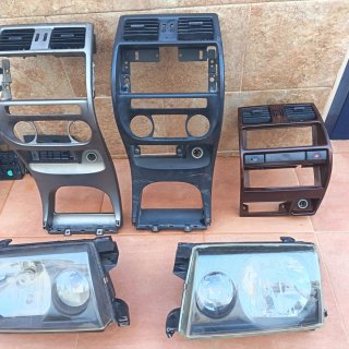 Faros, consolas y manetas Nissan Terrano 2
