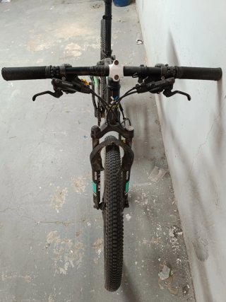 Bicicleta Btwin Negra y Turquesa