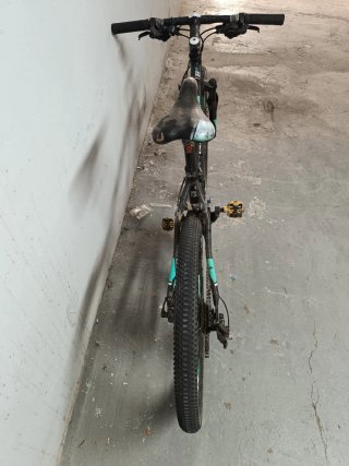 Bicicleta Btwin Negra y Turquesa