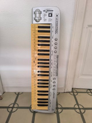 Controlador Behringer UMX49