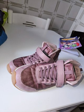 Zapatos rosas para niña