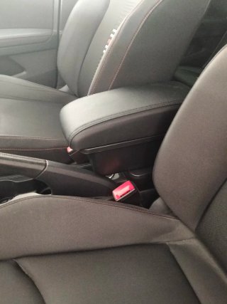 Reposabrazos coche negro