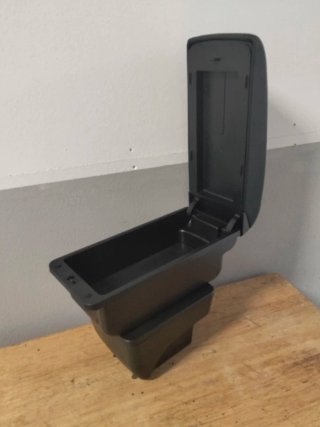 Reposabrazos coche negro