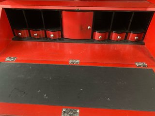 Mueble bureau de madera rojo