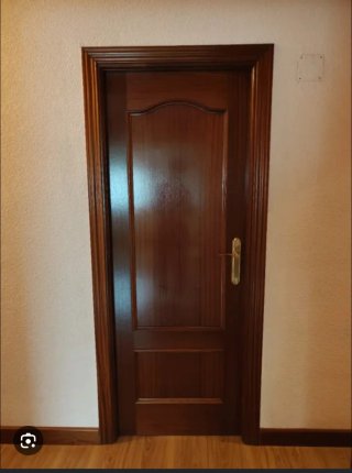Puertas madera maciza oscura