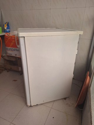 ​Congelador pequeño vertical Corbero