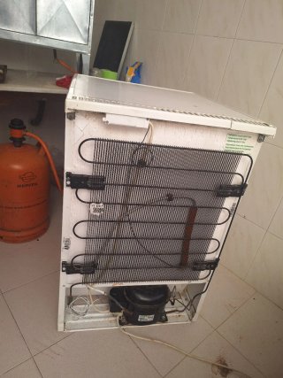 ​Congelador pequeño vertical Corbero