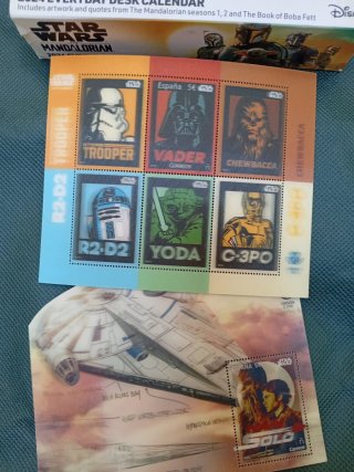 Calendario Mandalorian Grogu 2024 y Sellos star