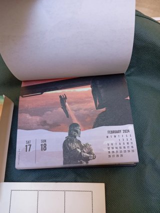 Calendario Mandalorian Grogu 2024 y Sellos star