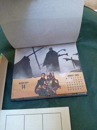 Calendario Mandalorian Grogu 2024 y Sellos star