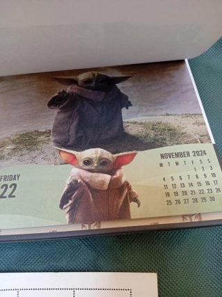 Calendario Mandalorian Grogu 2024 y Sellos star
