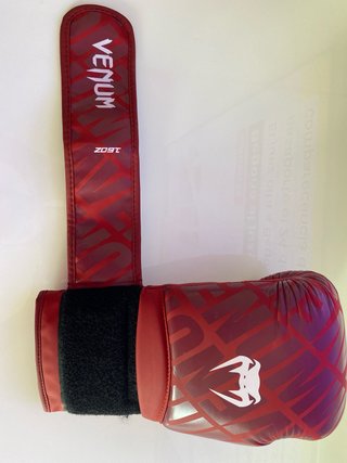 Guantes de boxeo Venum rojos 16oz
