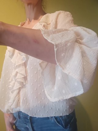 Blusa blanca con volantes
