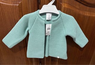 Conjunto rebeca y peto tejido bebé Talla 6 meses