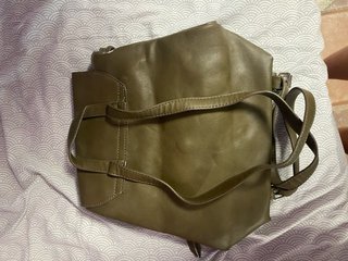 Bolso Stradivarius verde militar