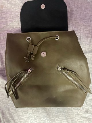 Bolso Stradivarius verde militar