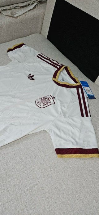 Camiseta Adidas España Oro y Blanco