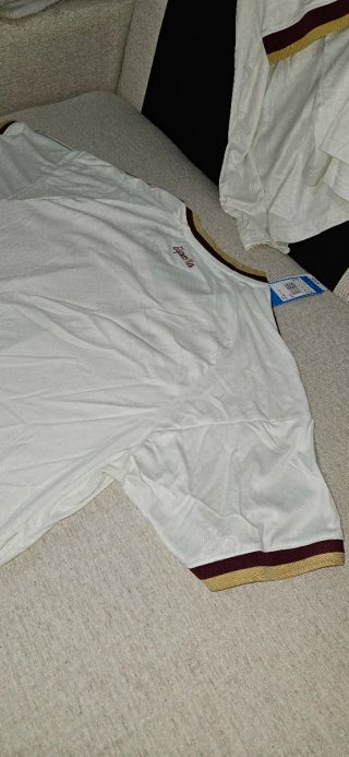 Camiseta Adidas España Oro y Blanco