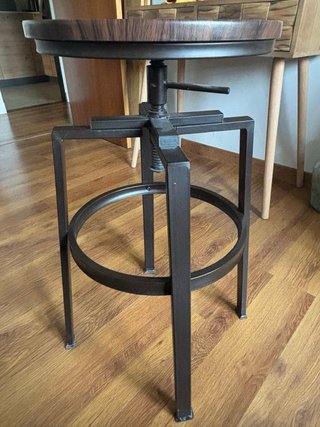Taburete madera y hierro ajustable