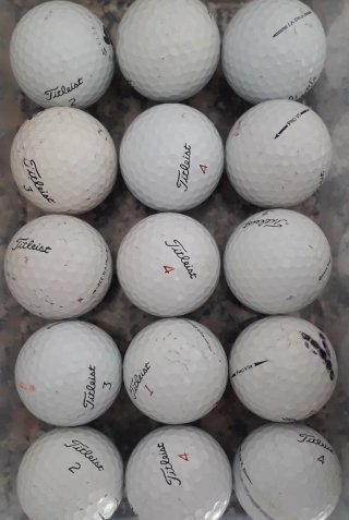 39 Titleist Pro V1/V1x. B.