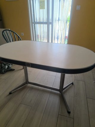 Mesa Vegasa Vintage azul y blanca