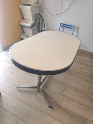 Mesa Vegasa Vintage azul y blanca