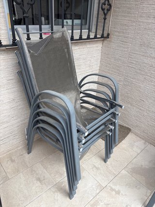 Silla tela metálica rota, estructura perfecta